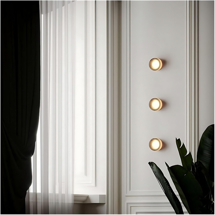 Rund LED væglampe. Energieffektiv belysning, der passer perfekt til et moderne hjem.