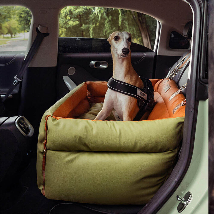 Deluxe hundeautostol i kunstlæder, tofarvet, rummelig, til mellemstore til store hunde, med plys og skridsikker bund