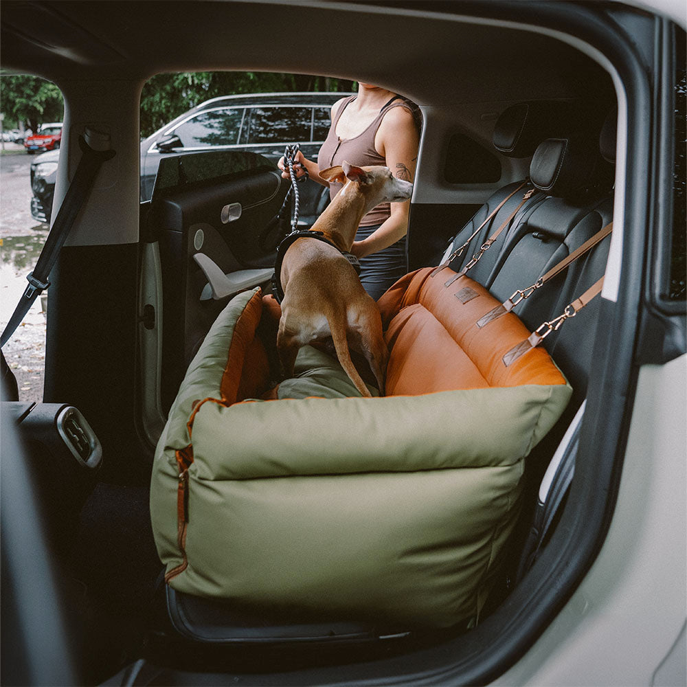 "Deluxe Hundeautositz aus Kunstleder, zweifarbig, geräumig, für mittelgroße bis große Hunde, mit Plüsch und rutschfestem Bode