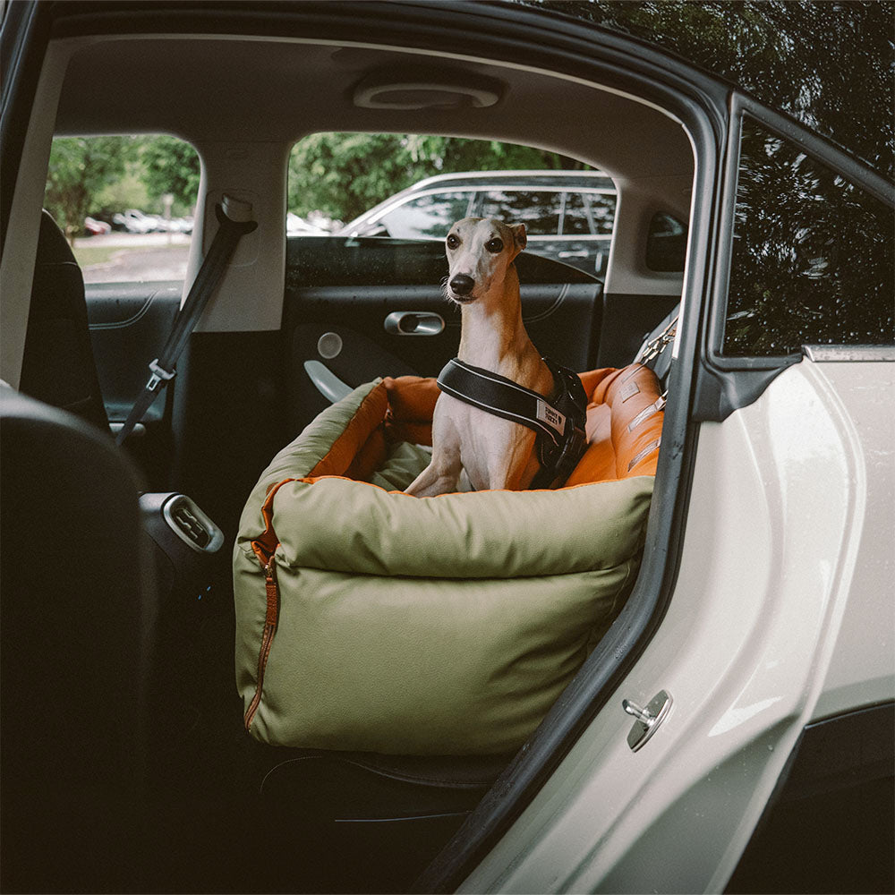 "Deluxe Hundeautositz aus Kunstleder, zweifarbig, geräumig, für mittelgroße bis große Hunde, mit Plüsch und rutschfestem Bode