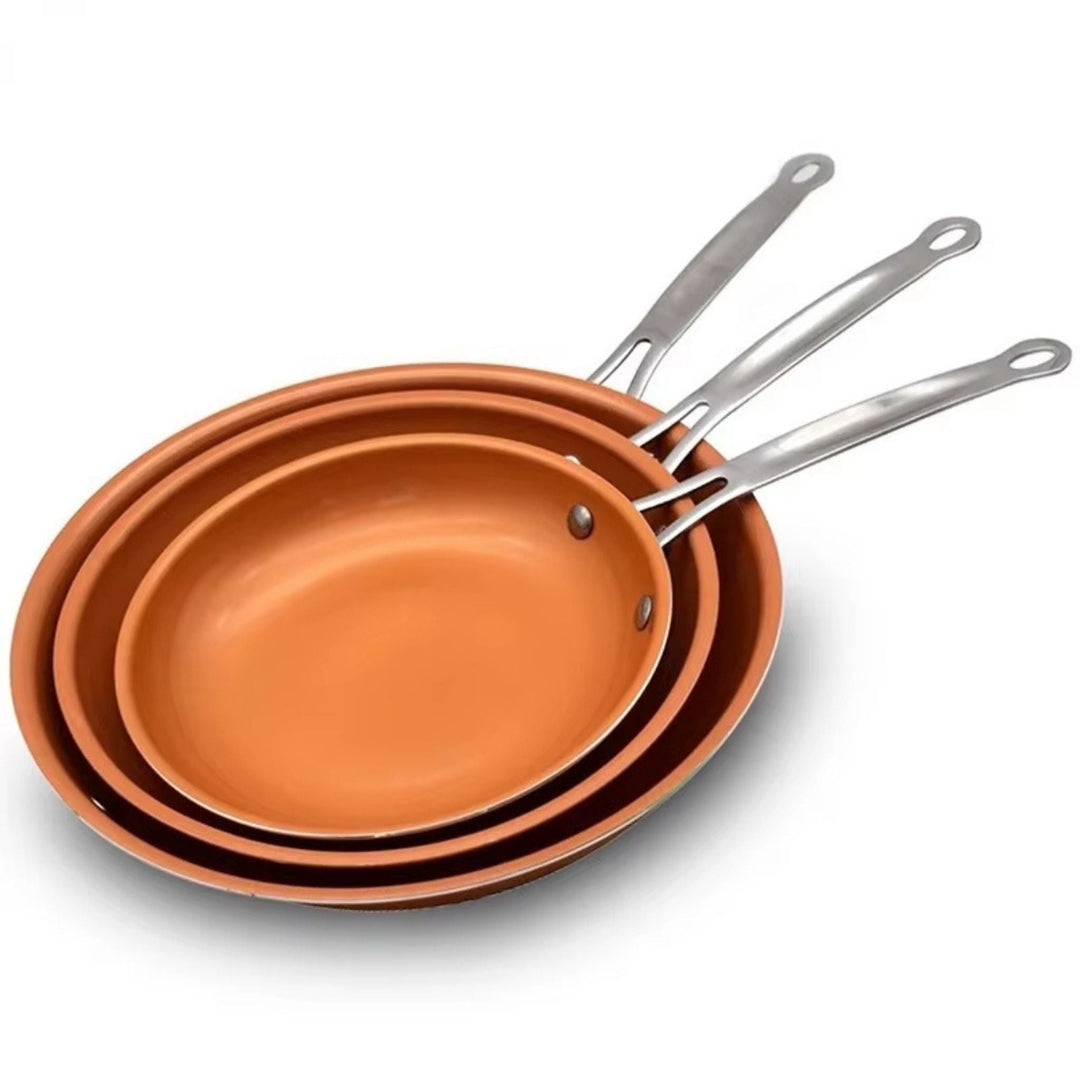 Deluxe kobberpande med non-stick belægning. Jævn varme til præcis madlavning, induktion & ovnfast.