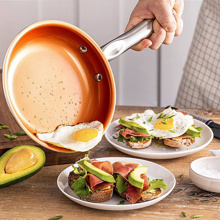 Holdbar kobber stegepande med non-stick. Perfekt køkkenudstyr til induktion og ovnfast madlavning.