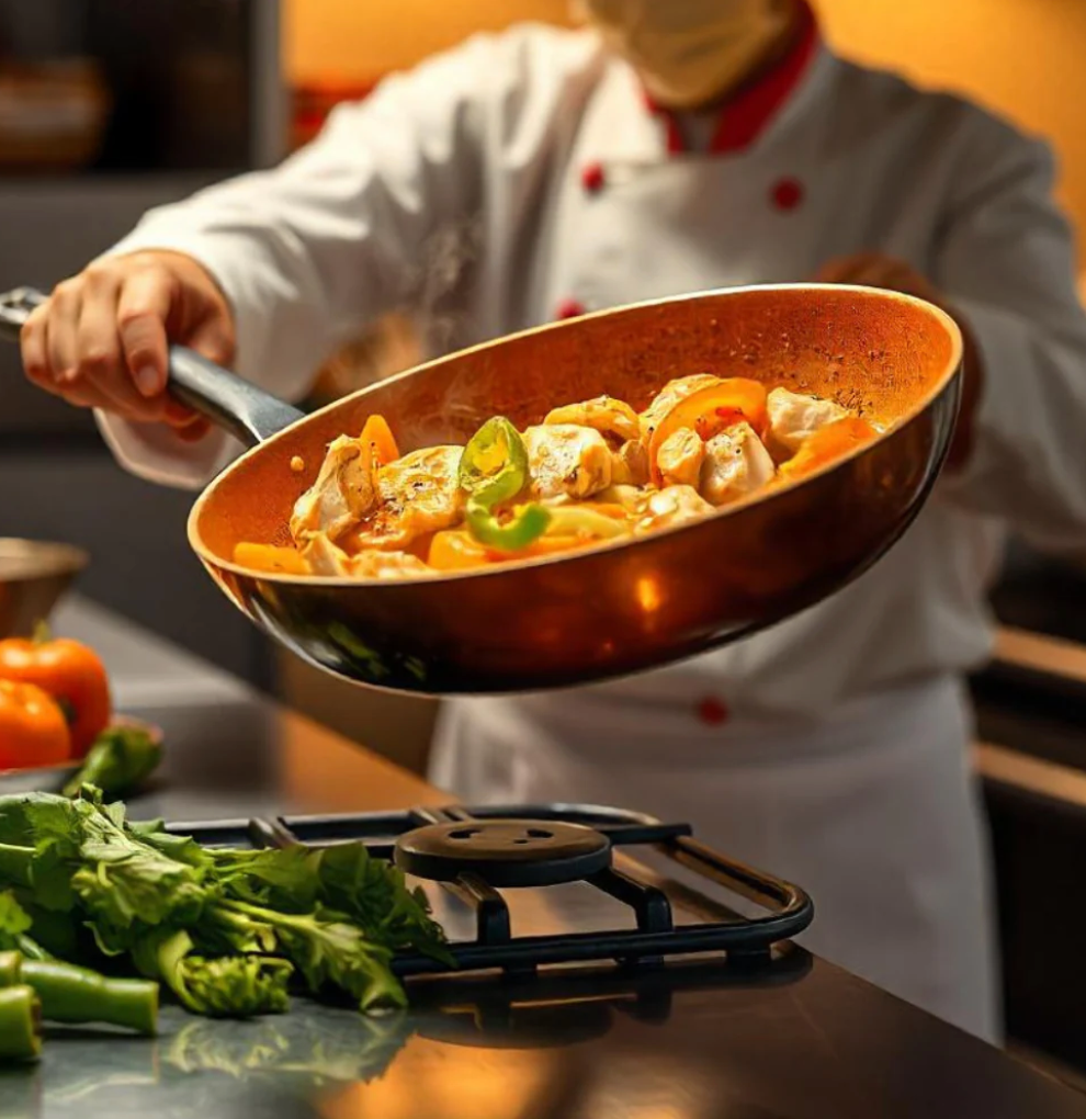 Gastronomi kobberpande non-stick, til præcis madlavning. Jævn varmefordeling, holdbar & ovnfast.