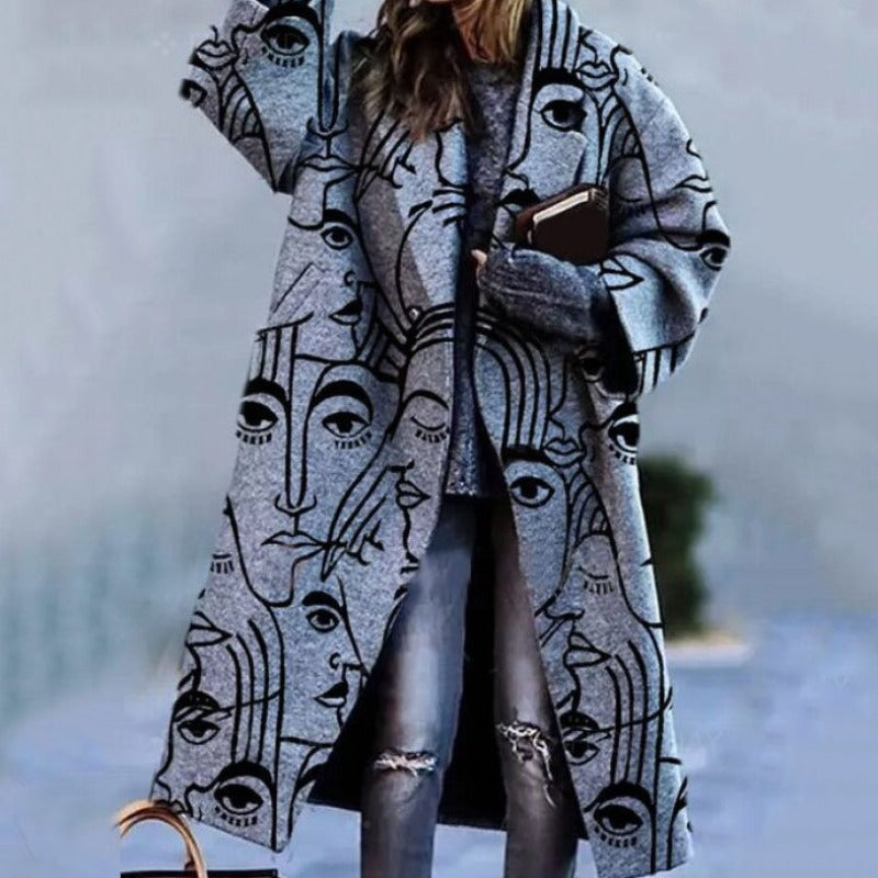 Smuk lang damefrakke, dobbeltradet design, regular fit. Et elegant valg for den modebevidste kvinde.