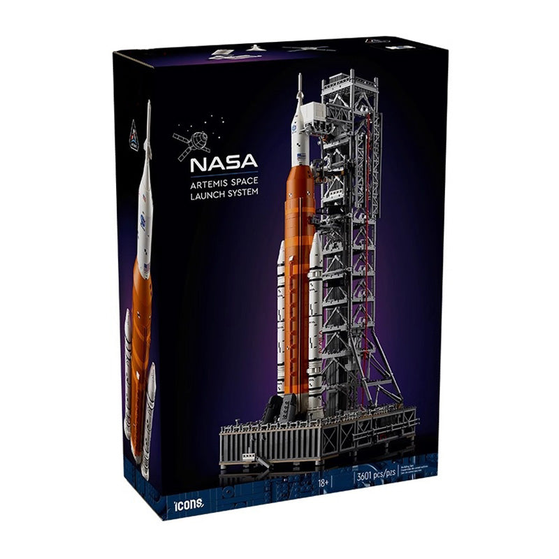 Detaljeret model af NASA Artemis Space Launch System med flertrinsraket og Orion-kapsel, 70 cm høj.