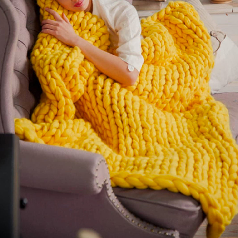 DIY Chunky XL uldgarn, blødt tekstil, ideelt til strikkeprojekter, i stilfuldt blåt, perfekt til tæpper og puder.