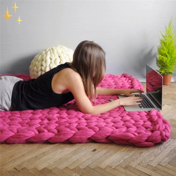 DIY Chunky XL uldgarn, blødt tekstil, ideelt til strikkeprojekter, i stilfuldt blåt, perfekt til tæpper og puder.