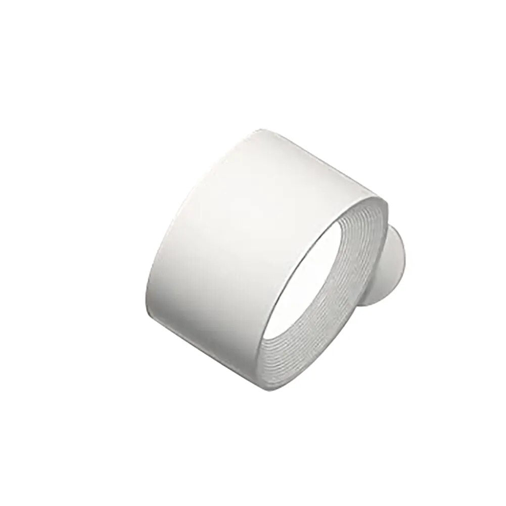 Praktisk LED væglampe med USB-opladning. Trådløs og genopladelig løsning for fleksibel indendørs belysning.