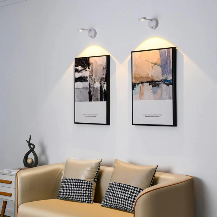 Trådløs LED Spot med bevægelsessensor, moderne design, justerbar lysfarve, nem at montere.