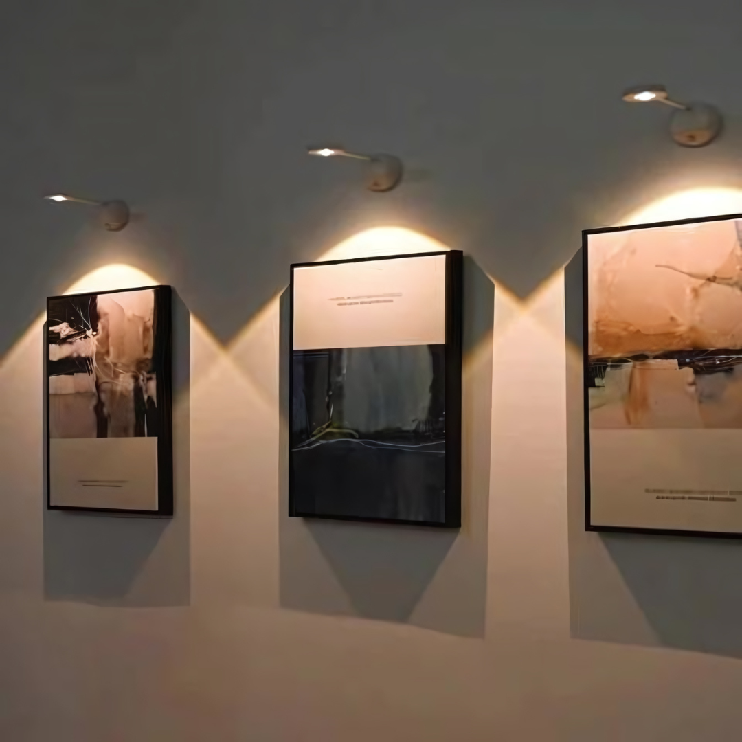 Trådløs LED Spot med bevægelsessensor, moderne design, justerbar lysfarve, nem at montere.