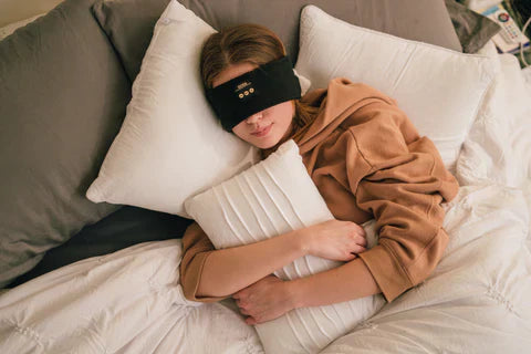 Dyb søvn med Bluetooth søvnhovedtelefoner og komfortabel søvnmaske. Perfekt til rejser.