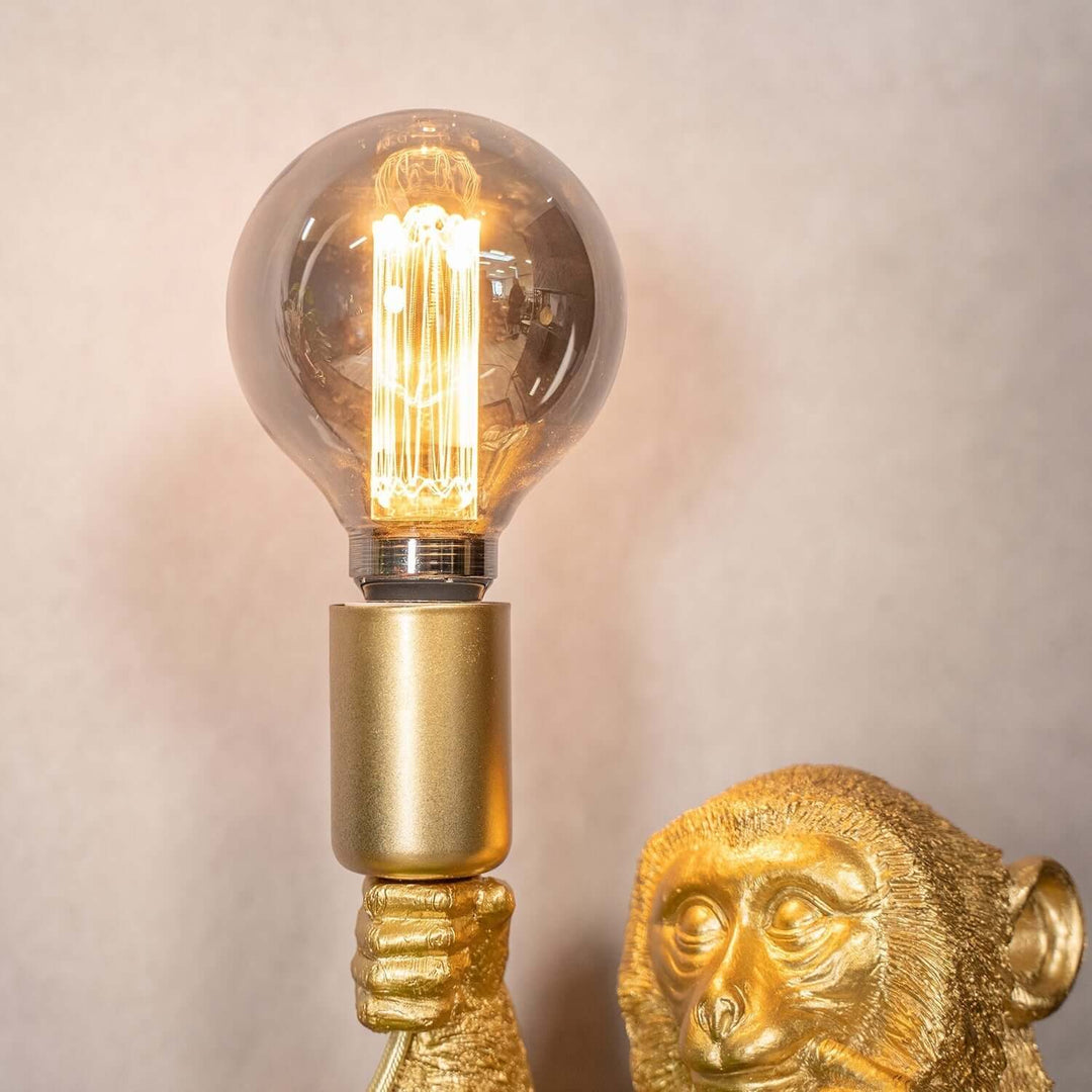 Gylden Abe Bordlampe - Luksuriøst Design