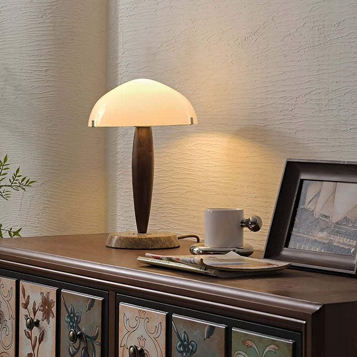 Designer bordlampe med valnødfod