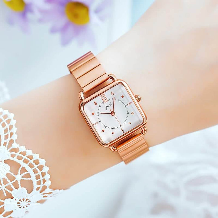 Elegant dameur med justerbar rem