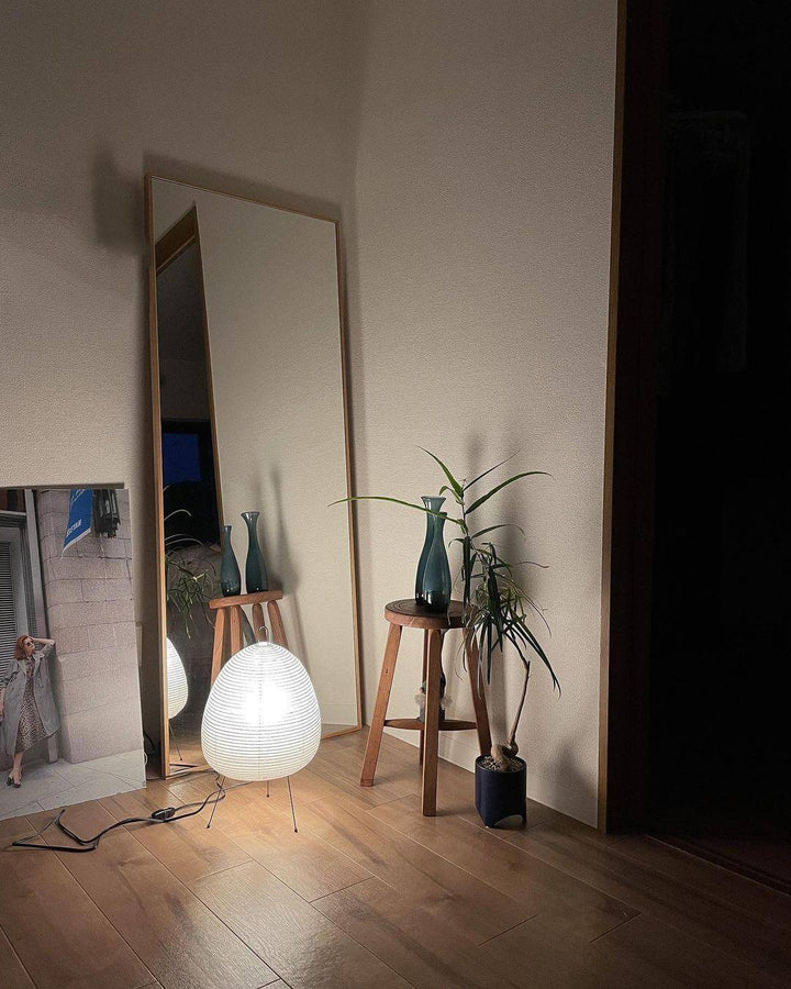 Minimalistisk japansk bordlampe Yumi