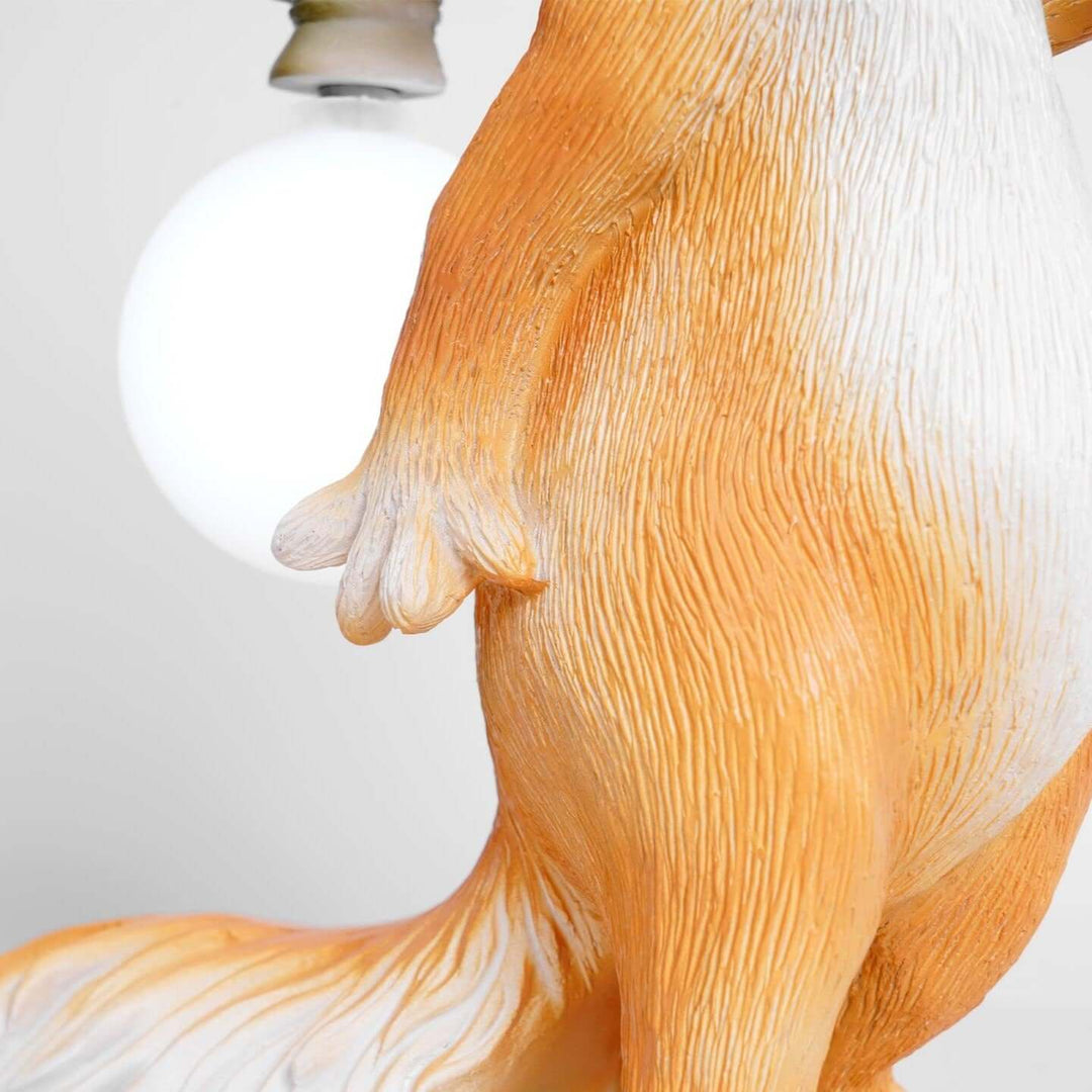 Dekorativ Egern Bordlampe med LED