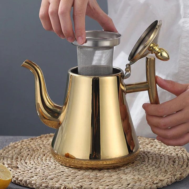 Induktionsvandkedel i rustfrit stål med integreret filter, energibesparende og stilrent design, hurtig opvarmning.