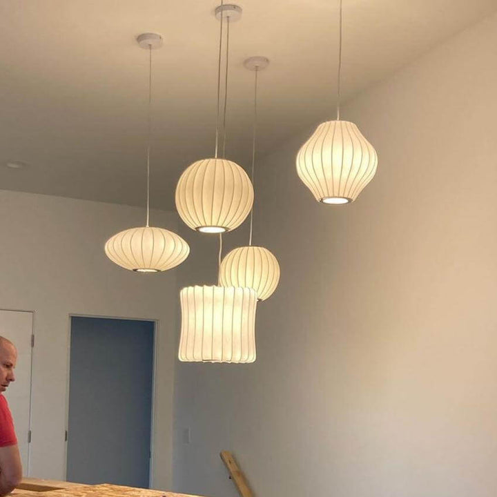 Moderne halvtømmer pendellampe i stilrent design