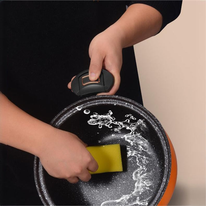 Effektiv 8-liters trykkoger med non-stick for nem og hurtig madlavning af familiemad.