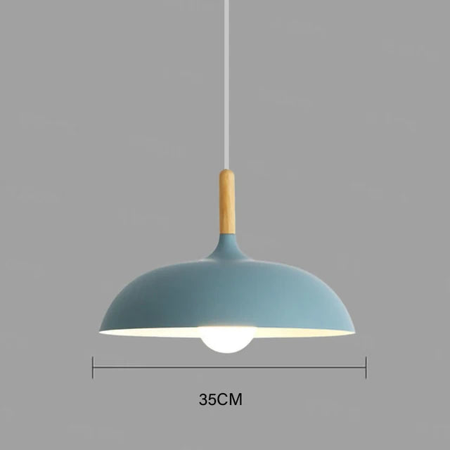 Egetræslampe med skandinavisk design og LED, kombination af jern og eg, minimalistisk og elegant.