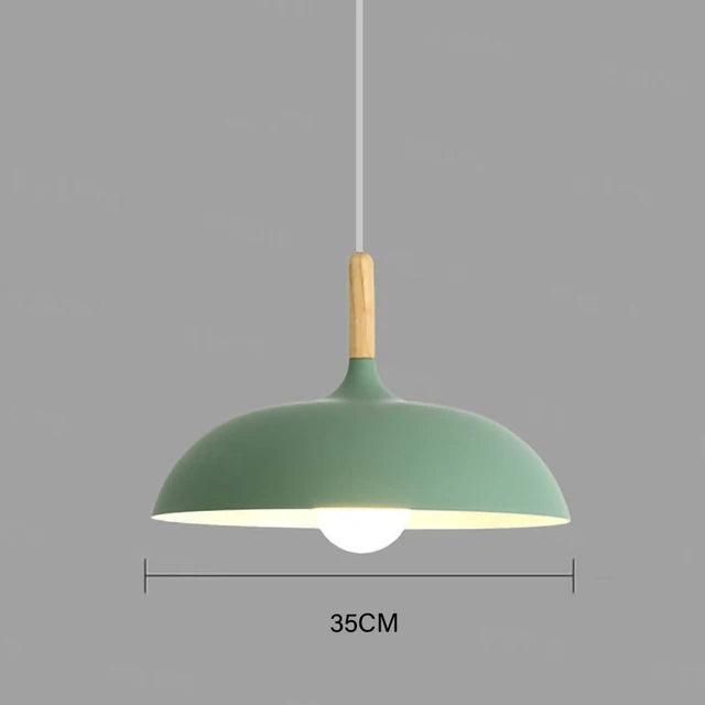 Egetræslampe med skandinavisk design og LED, kombination af jern og eg, minimalistisk og elegant.