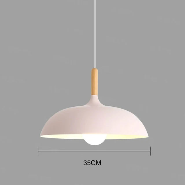 Egetræslampe med skandinavisk design og LED, kombination af jern og eg, minimalistisk og elegant.