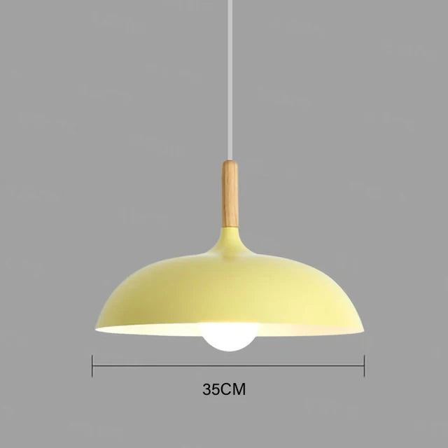 Egetræslampe med skandinavisk design og LED, kombination af jern og eg, minimalistisk og elegant.