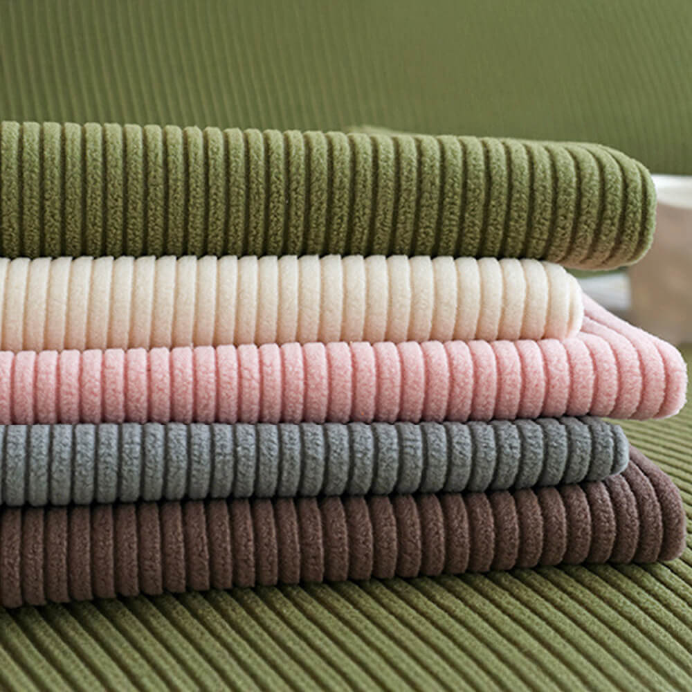 Elastisk fløjls-sofabetræk med elegante lodrette striber, passer til moderne stuer.