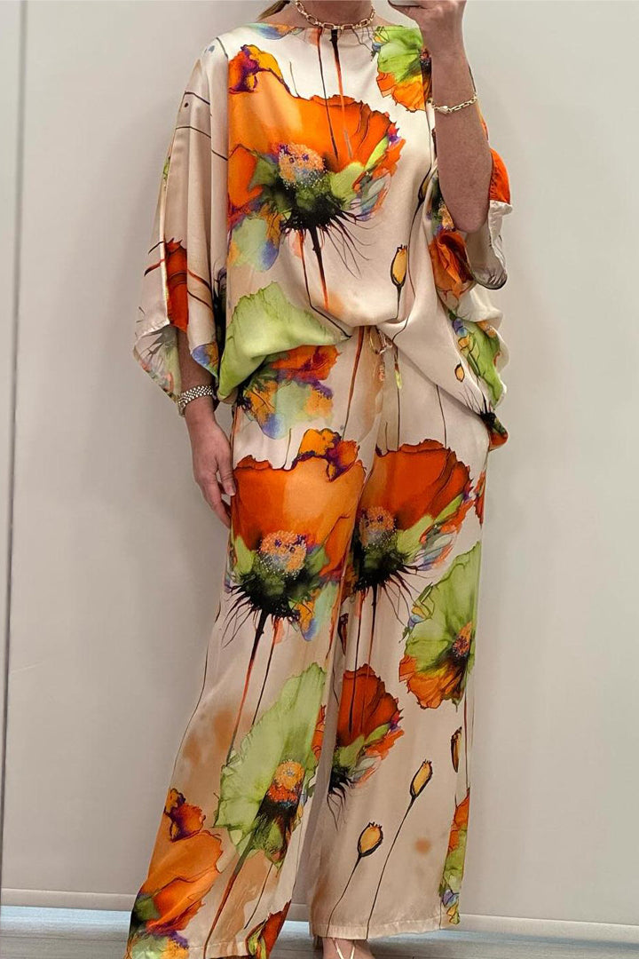 Moderne dame sæt med vintage blomster. Et 2-delt buksesæt til kvinder, perfekt til fest og fritid om sommeren.