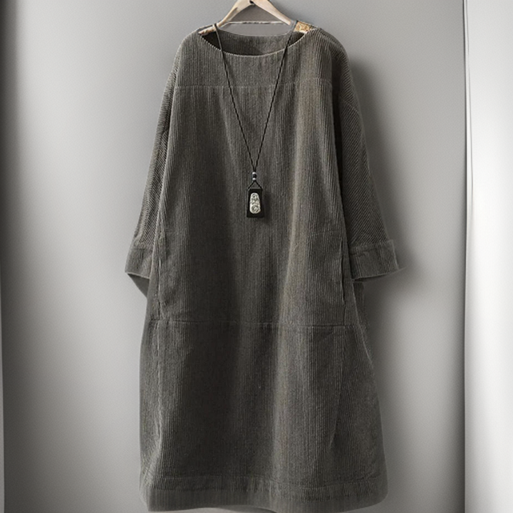 Modebevidst damekjole i elegant A-linje design. En behagelig kjole til enhver anledning.