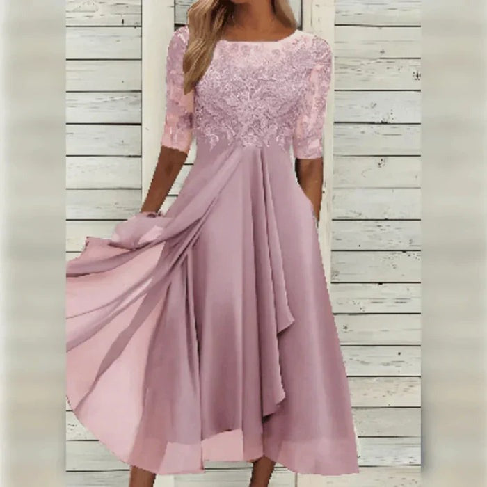 Festlig kvinders sommerkjole med elegante detaljer, ideel til sommerfester og særlige lejligheder.