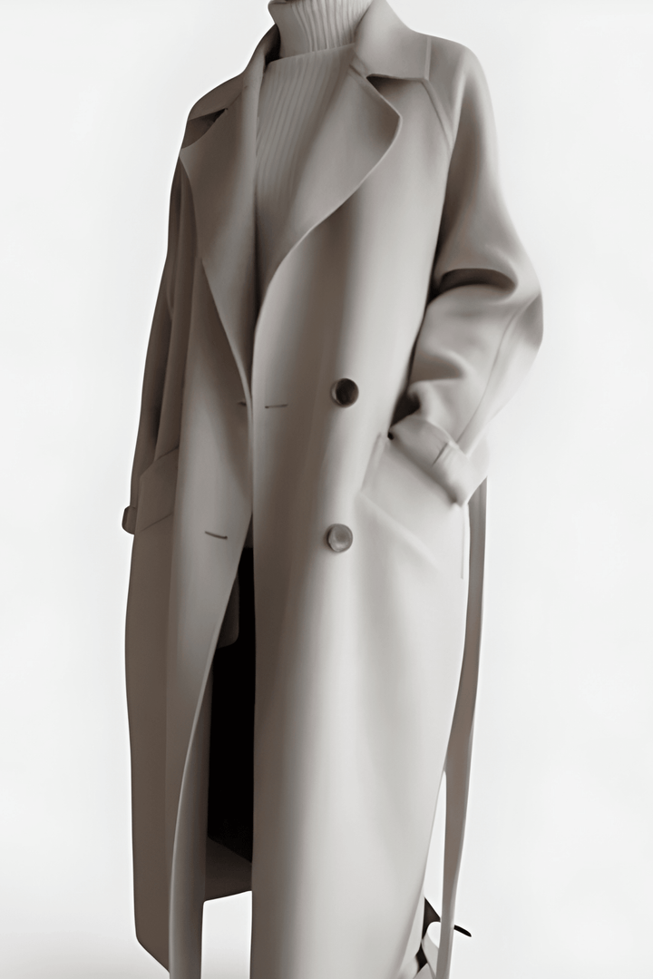 Fashionabel beige kvindejakke med et elegant og tidløst design. Komfortabelt hverdags-overtøj til efterår.