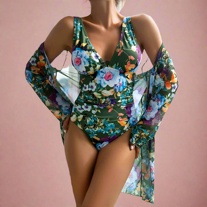 Elegant blomstret damebadedragt med dyb halsudskæring, perfekt til sommerstrand og pool.