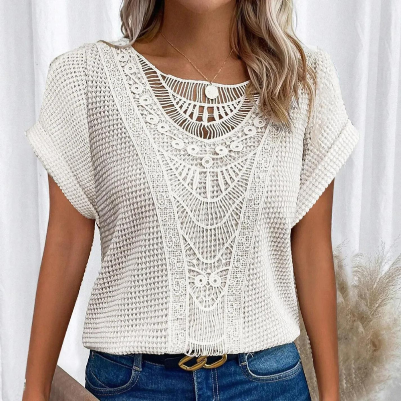 Let og luftig sommer top med blonder, en moderne kvinde top til varme dage.