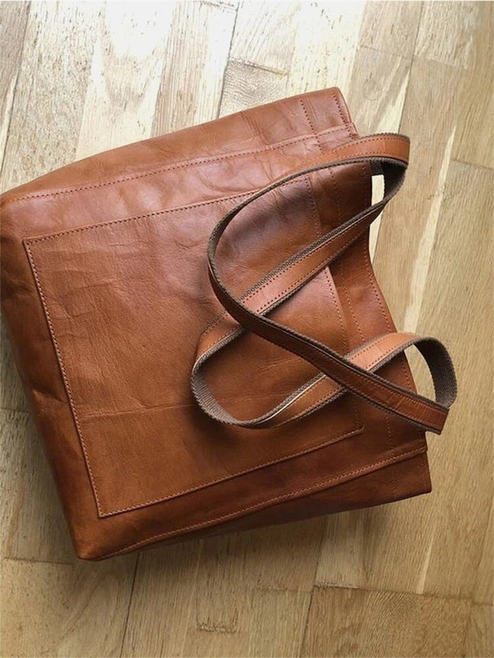 Rummelig brun kvinde håndtaske, funktionel og elegant til den moderne kvinde.