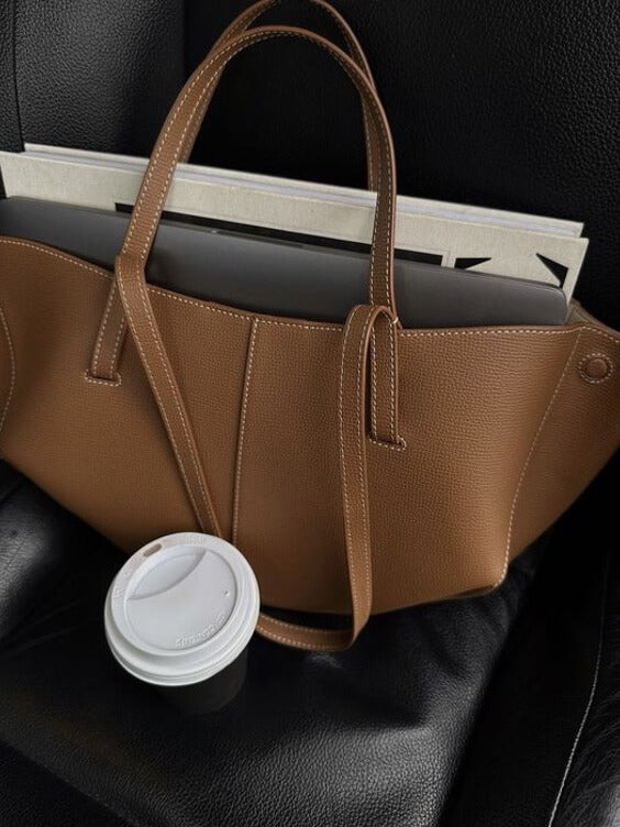 Elegant dame skuldertaske. Stilfuld tote taske til kvinder, praktisk og fashionabel til alle lejligheder.