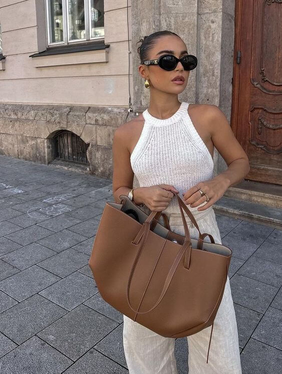 Stilfuld tote taske i klassisk design. Elegant dame skuldertaske, perfekt som hverdagstaske.