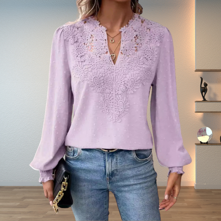 Elegant modebluse fra ByMayberry til kvinder. Skaber et sofistikeret udtryk med komfortabel pasform.
