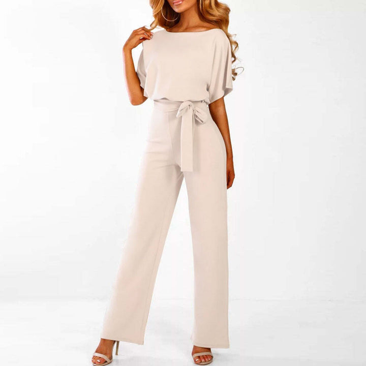 Stilfuld Clarissa dame jumpsuit med bælte. Let og behagelig, ideel som sommer eller hverdag jumpsuit.