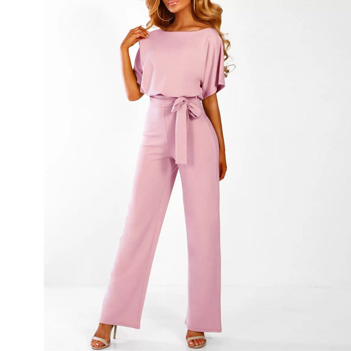 Sommerklar Clarissa dame jumpsuit med bælte. Let og luftig, stilfuld kvindemode til varme dage.