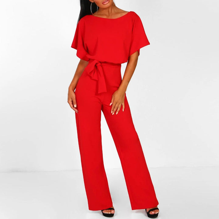 Kvinders Clarissa jumpsuit med bælte. En elegant løsning for fest, hverdag og klassiske looks.