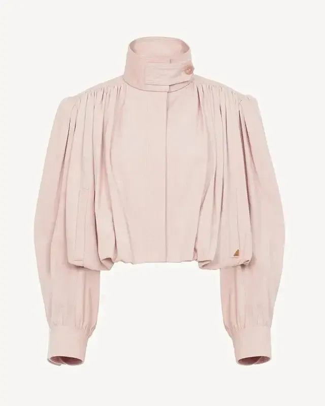 Moderne og elegant bomberjakke til kvinder. Kort snit med puffærmer, ideel til enhver anledning og sæson.