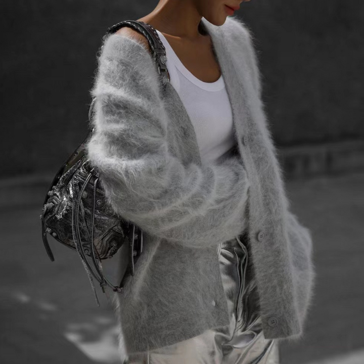 Alsidig mørkegrå dame cardigan; let at style, en uundværlig klassiker til kvinder.