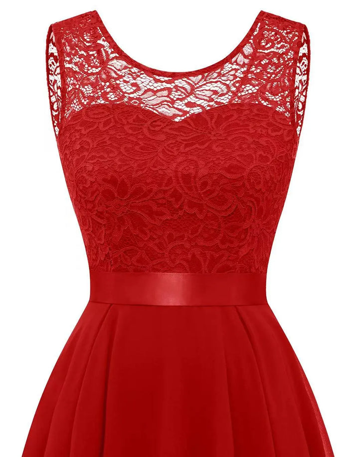 Enkel og elegant high-low festkjole til kvinder. Ideel til bryllupper, selskaber og formelle fester.