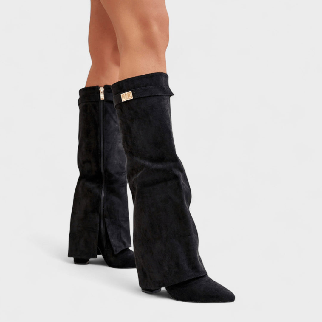 Stilfulde damestøvler med høj hæl i sort læder. Knæhøje og elegante for en sofistikeret stil.