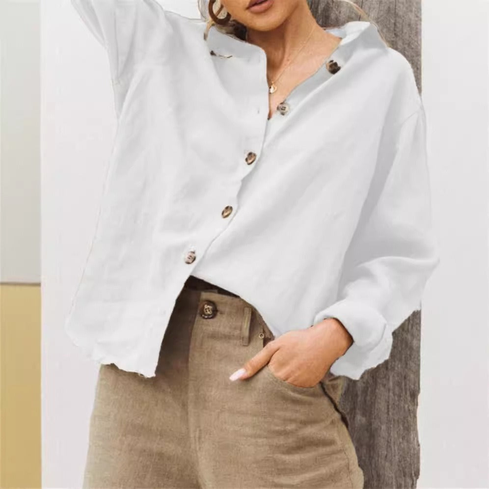 Klassisk dame langærmet skjorte med knapper, elegant og afslappet. Komfortabel bluse til moderne kvindemode.