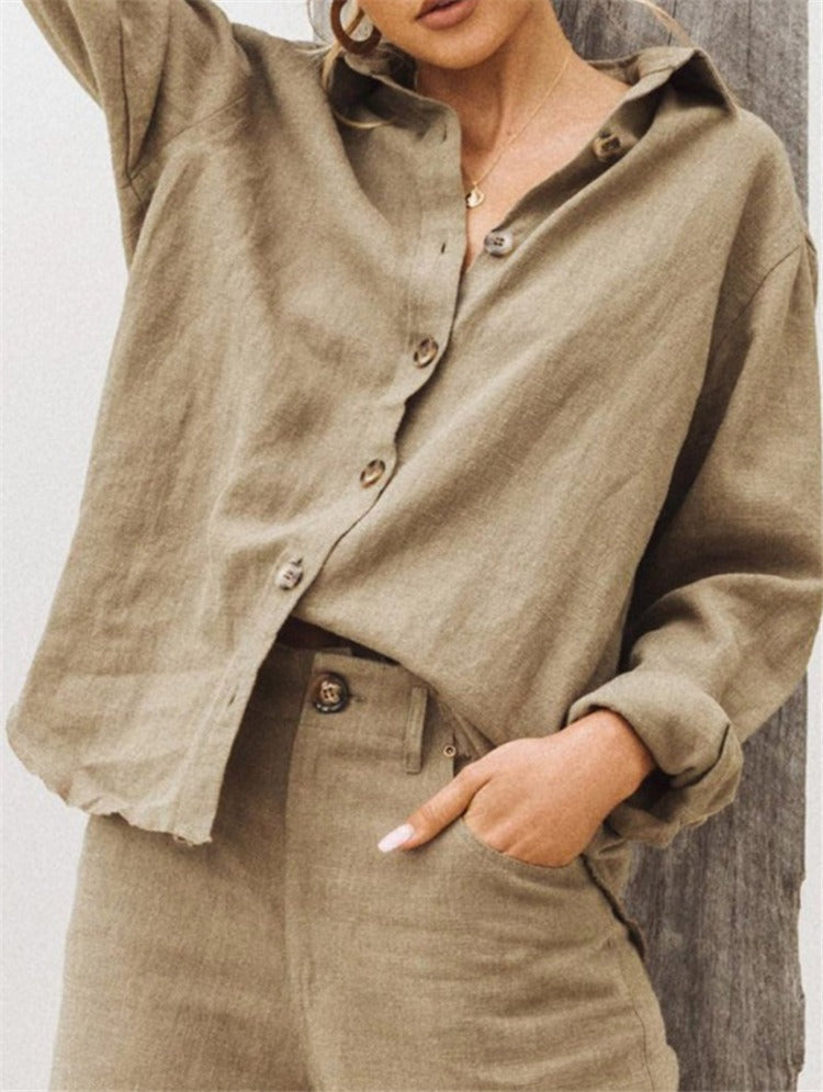 Elegant og afslappet langærmet dameskjorte, ideel som komfortabel bluse til forår og efterår. Alsidig kvindemode.