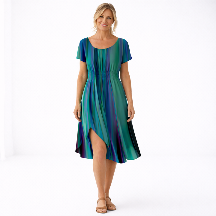 Elegant dame midi sommerkjole med taljebånd, perfekt til varme dage og festlig sommer mode.