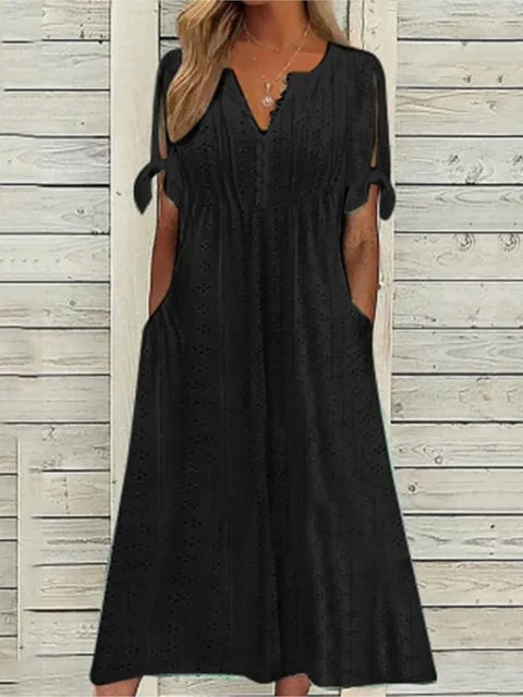 Elegant dame sommerkjole i A-formet design med løs pasform. Komfortabel hverdagskjole i ensfarvet stilfuld udgave.