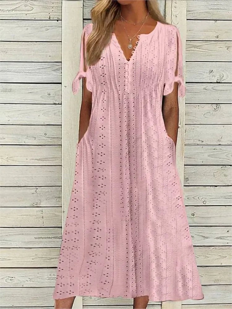 Let og komfortabel sommerkjole til kvinder. Elegant damekjole med løs pasform, perfekt til varme dage.